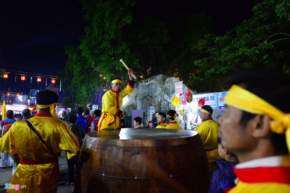 Hàng nghìn người rước tượng Chúa Hài Đồng đêm Giáng sinh